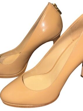 Michael Kors Antoinette Nude Patent Leather Pumps Gold Padlock Heels 8M